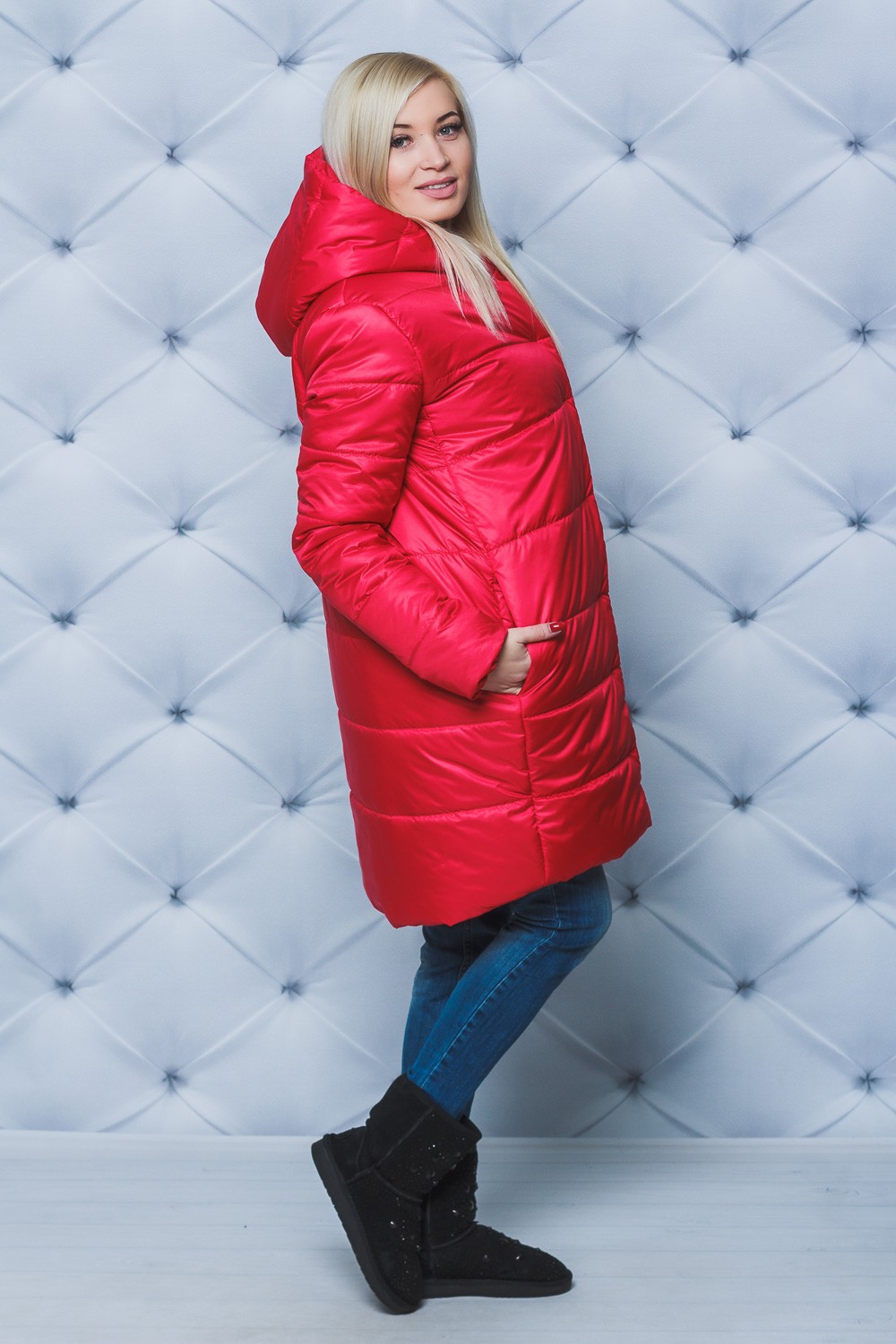 Пальто женское плащевое зимнее красное 222/15 цена