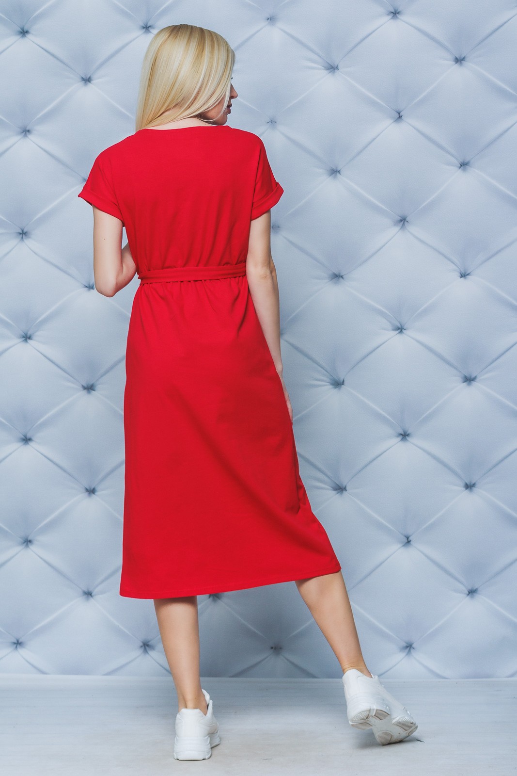 Летнее трикотажное платье с поясом красное 02181 цена