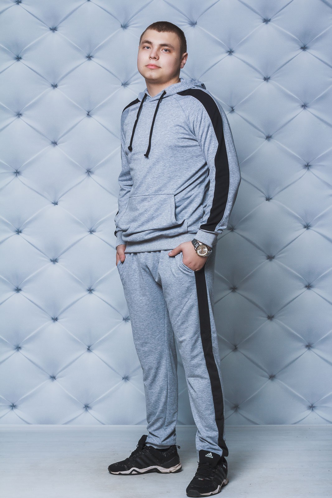 Спортивный костюм мужской с лампасами светло-серый 02155