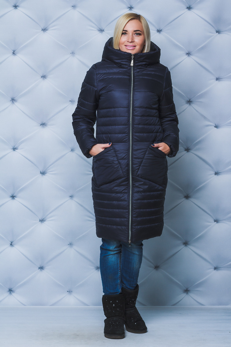 Зимнее женское пальто с капюшоном т-синее 197/12 фото